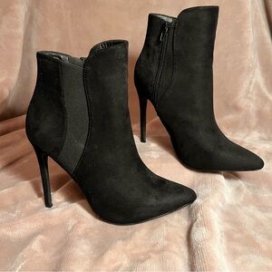 CLASSIC Black Faux Suede Pointed Toe Stiletto Ankle Bootie - Size 8 | Classic
